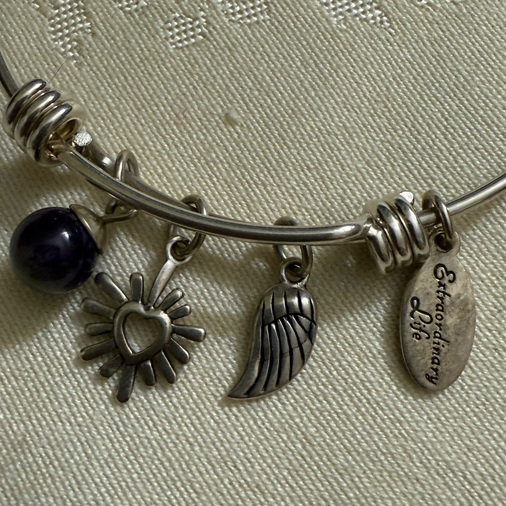 Extraordinary Life . Solid sterling Silver, 👼 wings &❤️Charm Bracelet.11.22g